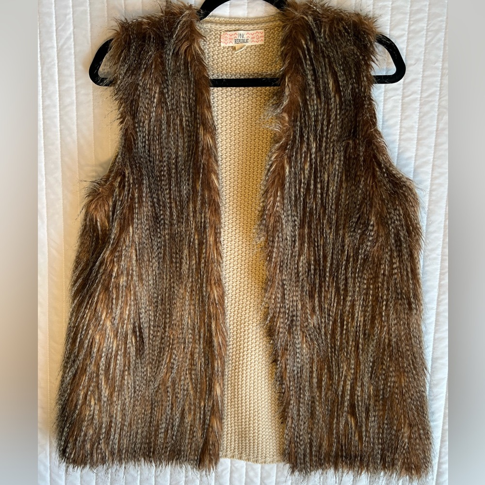 Pink Republic women’s brown faux fur vest size medium